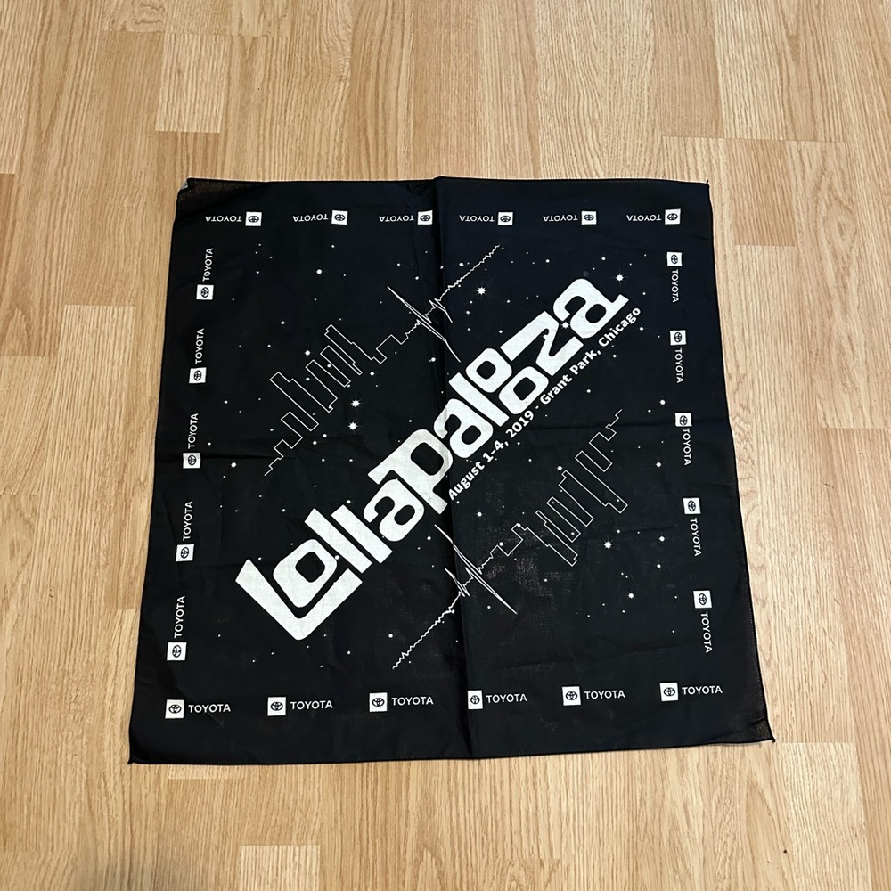 brand new Lollapolooza 2019 bandana